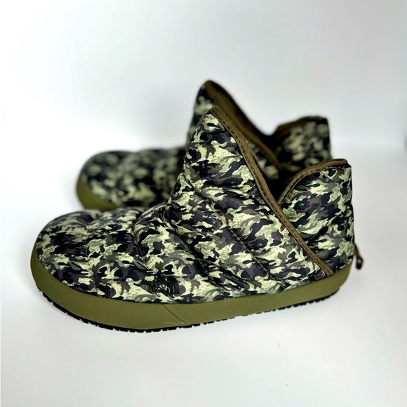 The North Face 4 Youth Thermoball Traction Booties Slippers in Camo Green - Picture 1 of 11